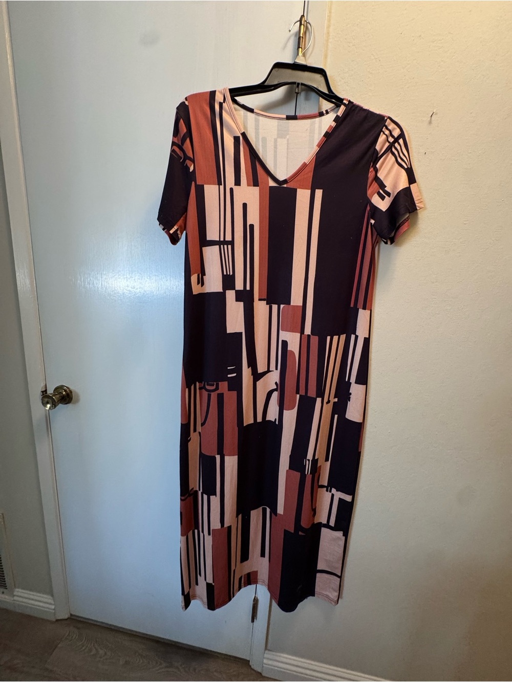 SHEIN Black & Blush Geometric V-Neck Midi Dress